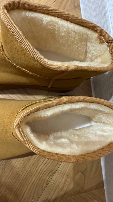 Продаётся новые сапоги уги