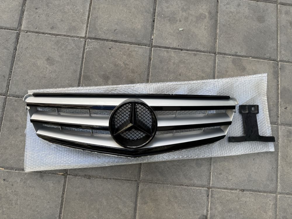 Решетка за Мерцедес w204
