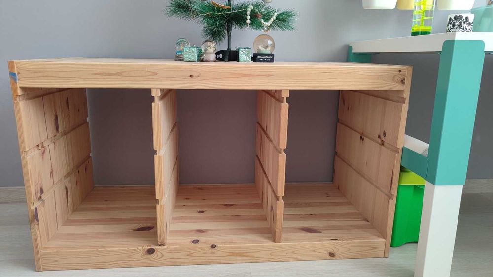 Продавам Ikea Trofast за съхранение на играчки и регулируемо бюро PÅHL