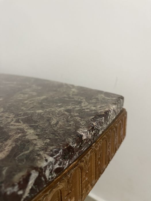 Masa din lemn masiv cu placa de marmura deasupra