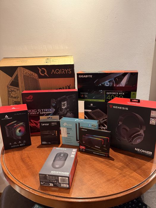 PC Gaming i9 RTX 4060 32Gb RAM ARGB Monitoare Tastatura Mouse Casti