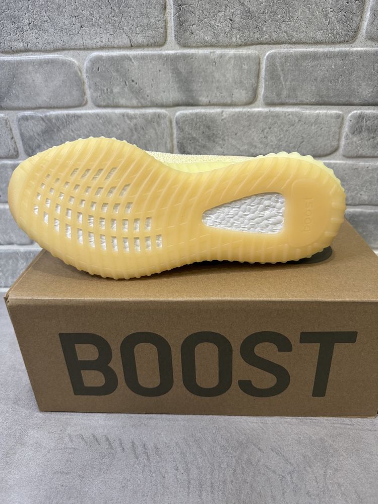 36-45 Yeezy 350 v2 Butter