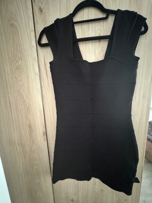 Малка черна рокля