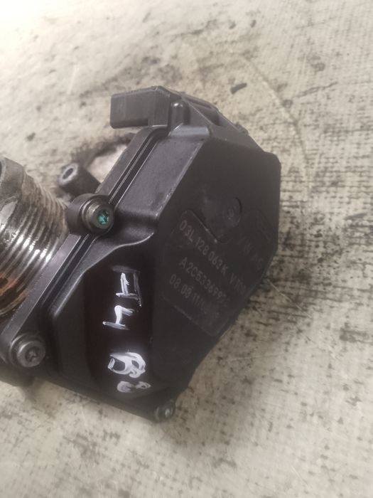 clapeta acceleratie audi a4 b8 2.0 2010