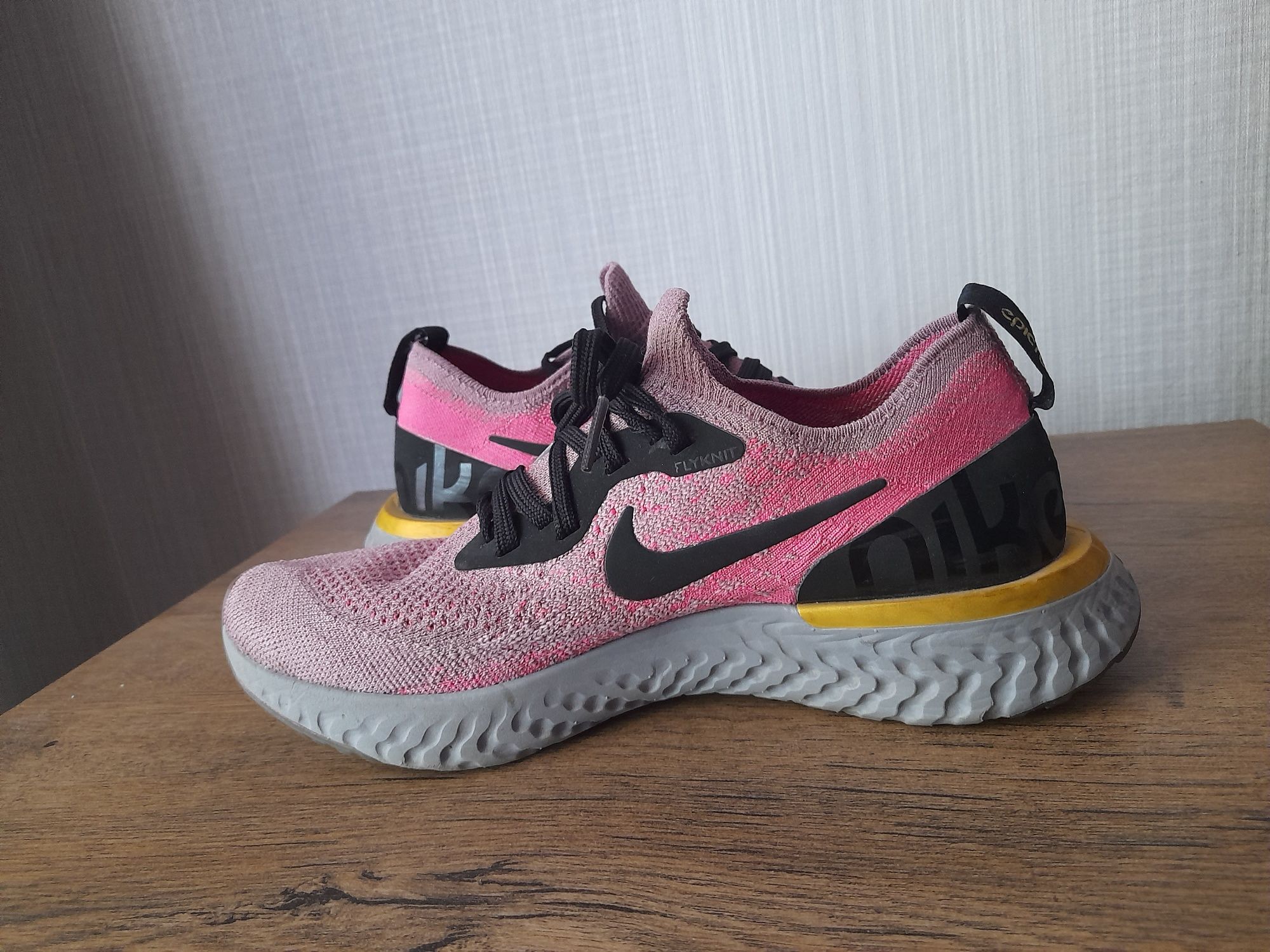 Nike Eric REACT FLYGNIT дамски маратонки 38 номер.