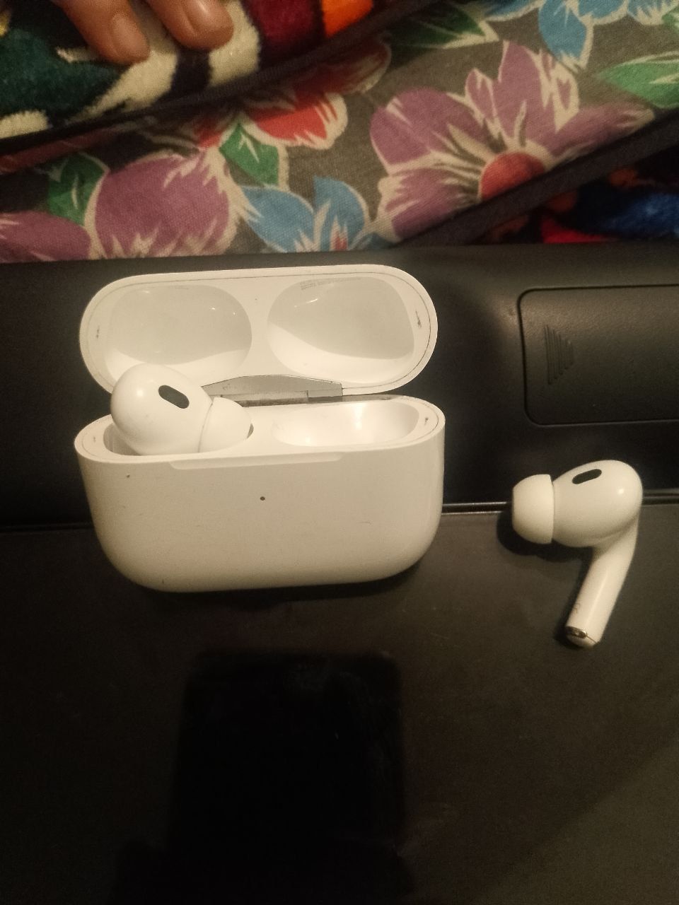 Airpods sotiladi