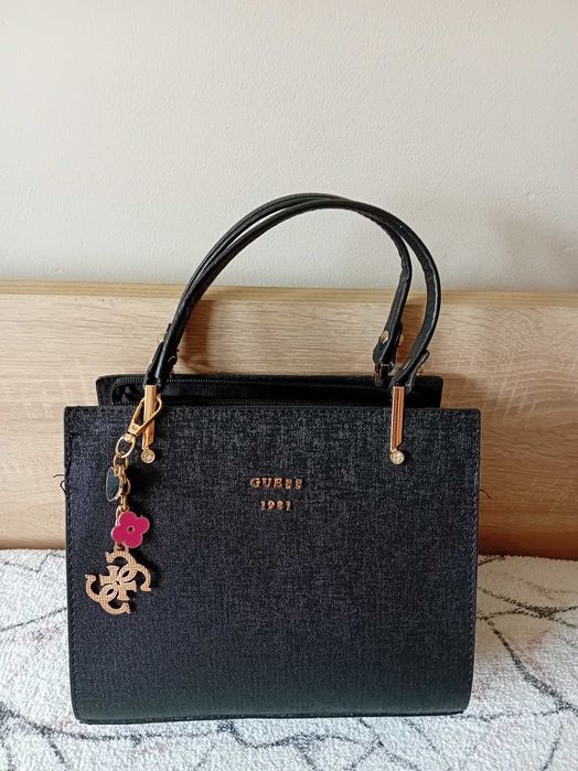 Дамска чанта Guess