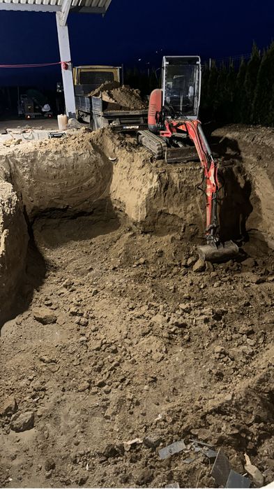 Execut lucrari cu incarcator si excavator