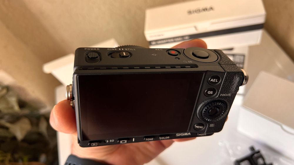 Sigma FP senzor full-frame BSI Bayer CMOS de 24.6MP