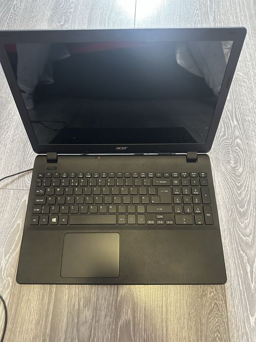Laptop Acer model Es1-512-C5YW