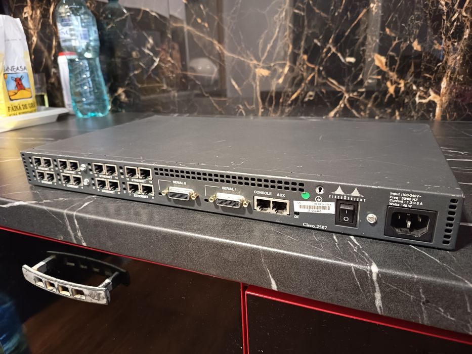 Router Cisco 2500 series