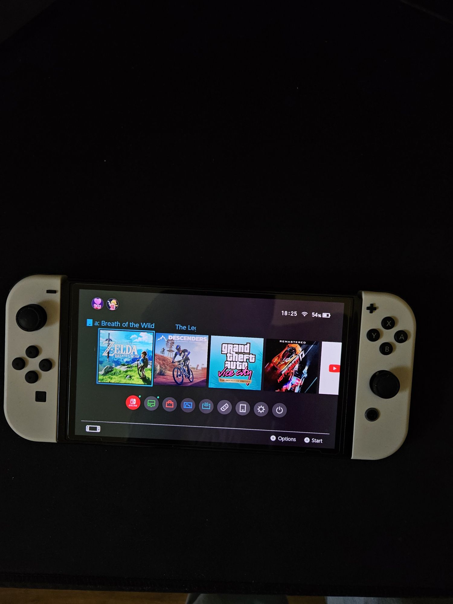 Nintendo Switch OLED + Zelda Breath Of The Wild