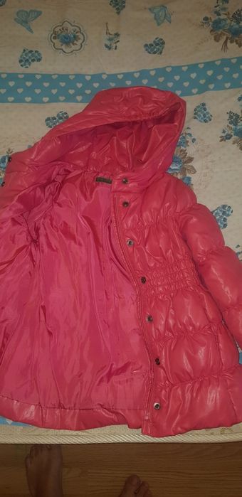 Geaca fete 3-4 ani cu fulgi,purtata 2/3ori,80lei fix.