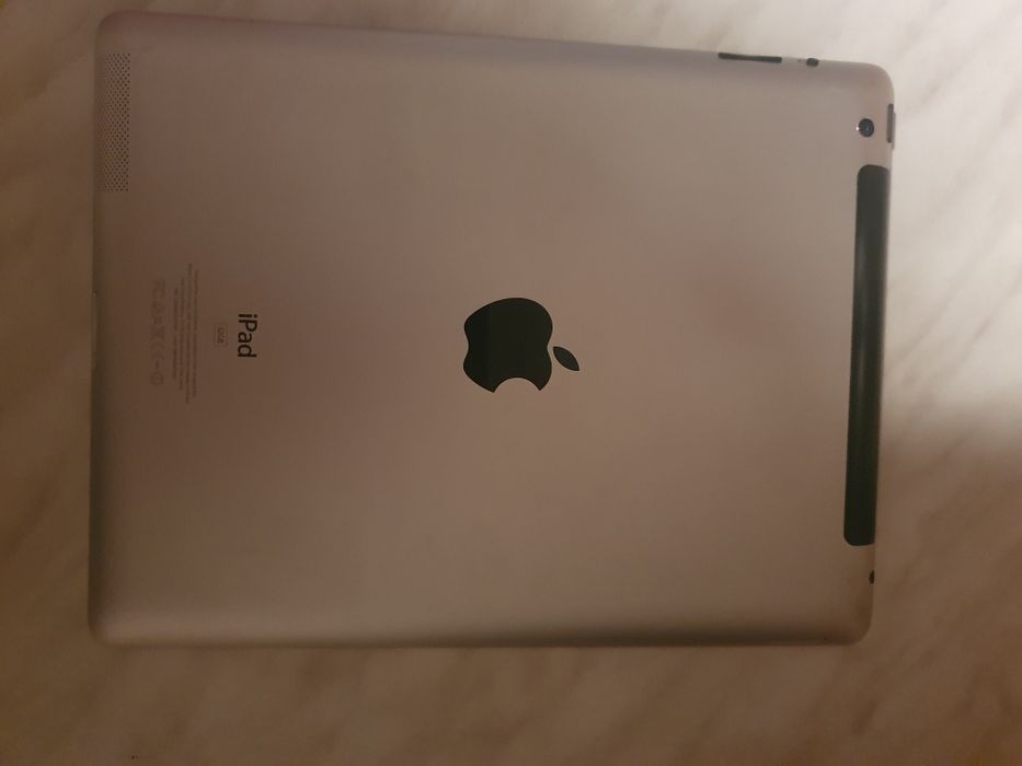 Vând tabletă apple ipad 3