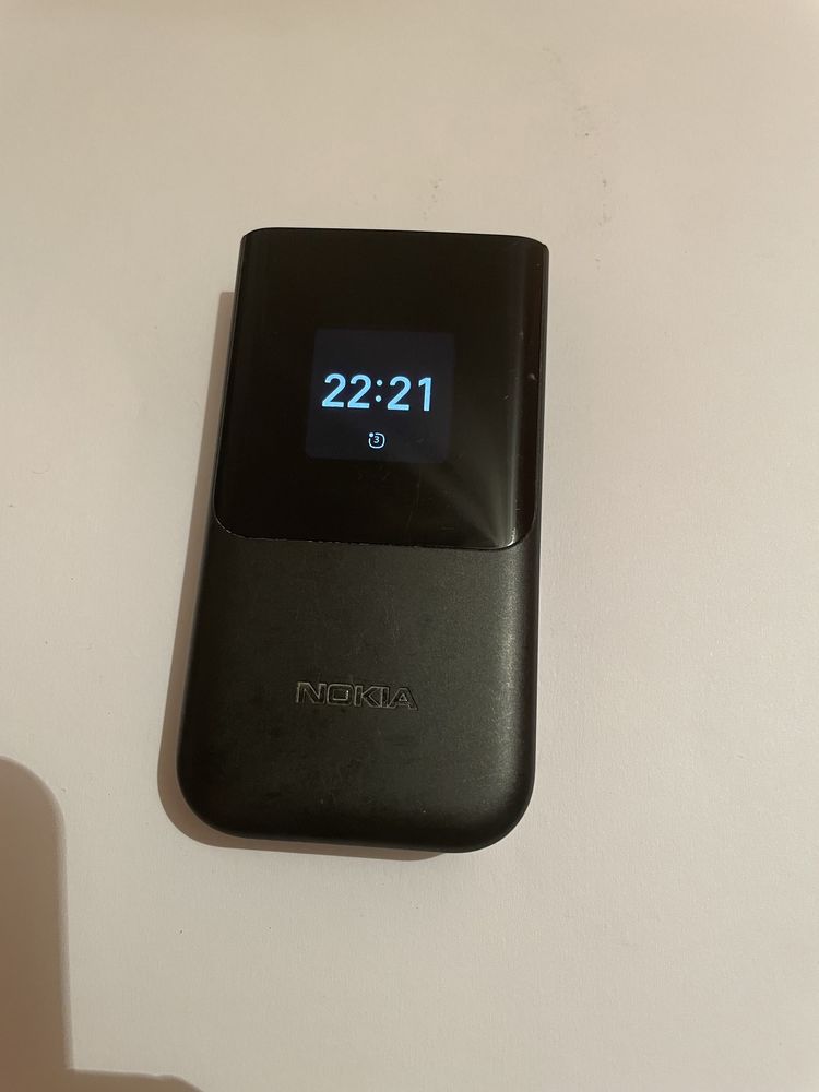 Nokia 2720 Flip……………..