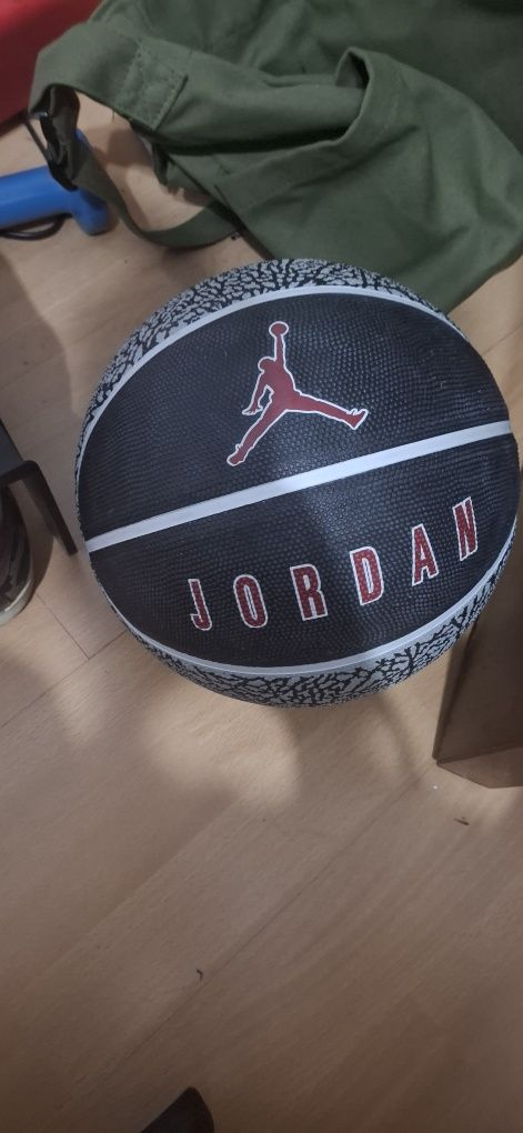 Minge Baschet Jordan