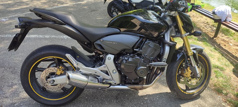 Vând Honda Hornet 2009