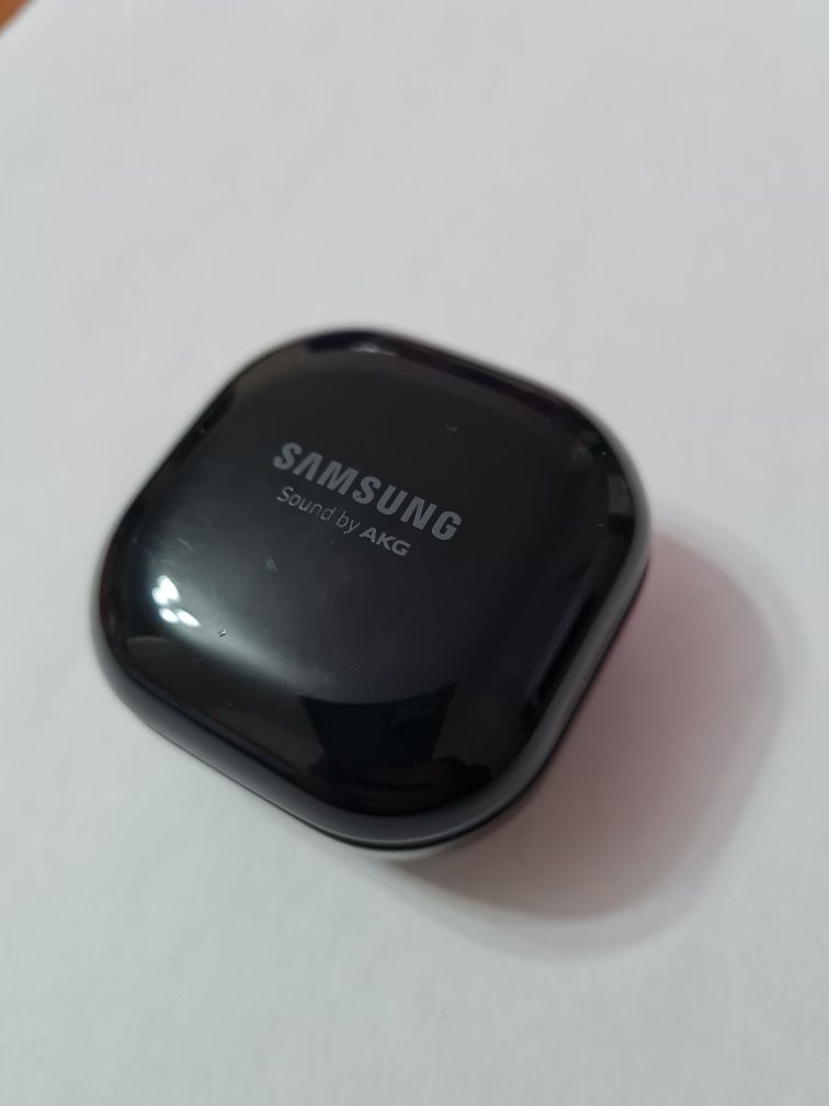 Наушники Samsung Galaxy Buds Live