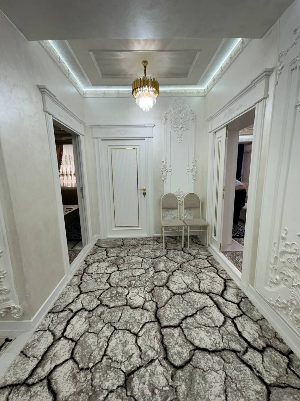 Срочно продаётся 2-ком кв,76м2. Этаж-2.