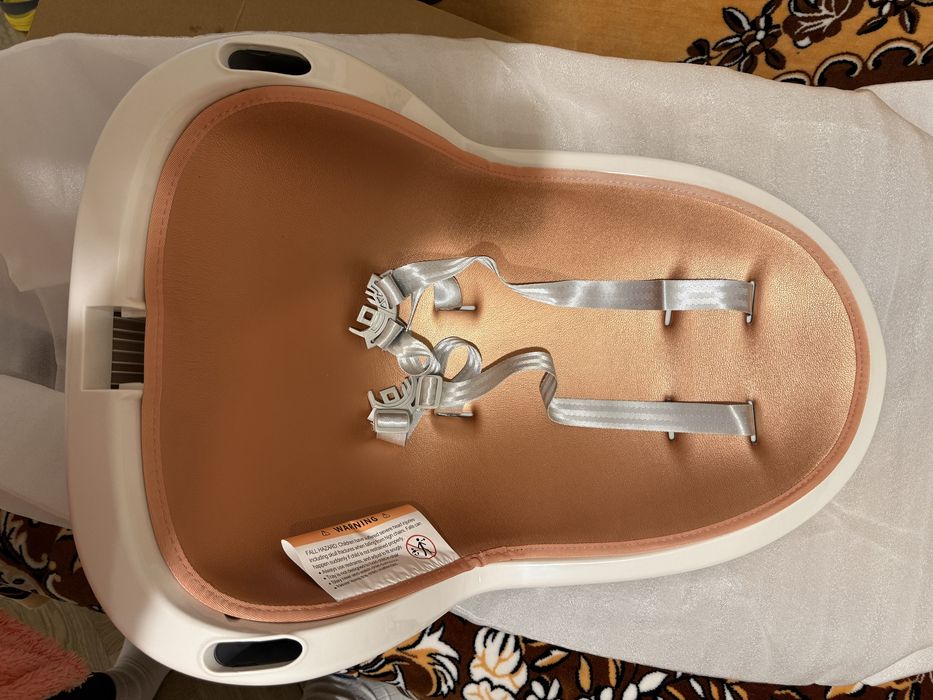 Scaun de masa HOT MOM