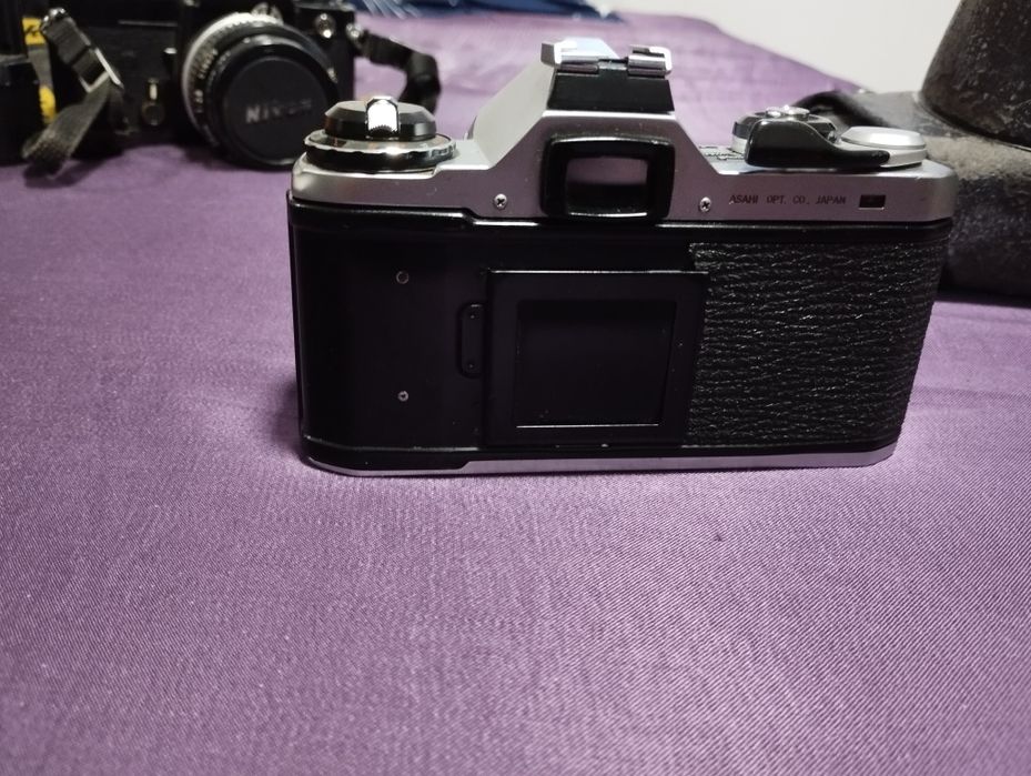 Pentax ME plus obiectiv 50mm 1.7 cititi descrierea!