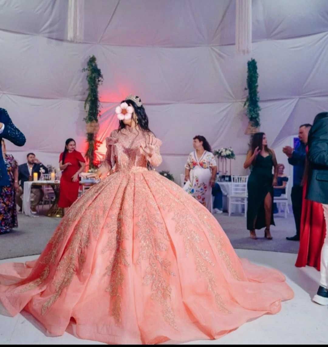 Rochie printesă marimea S-M ,purtată o singură dată doar cateva ore