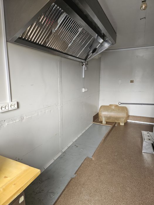 Vând rulotă comercială 6 m