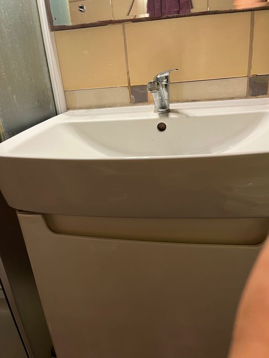 Vand set mobila de baie, chiuveta si robinet inclus latime 60cm