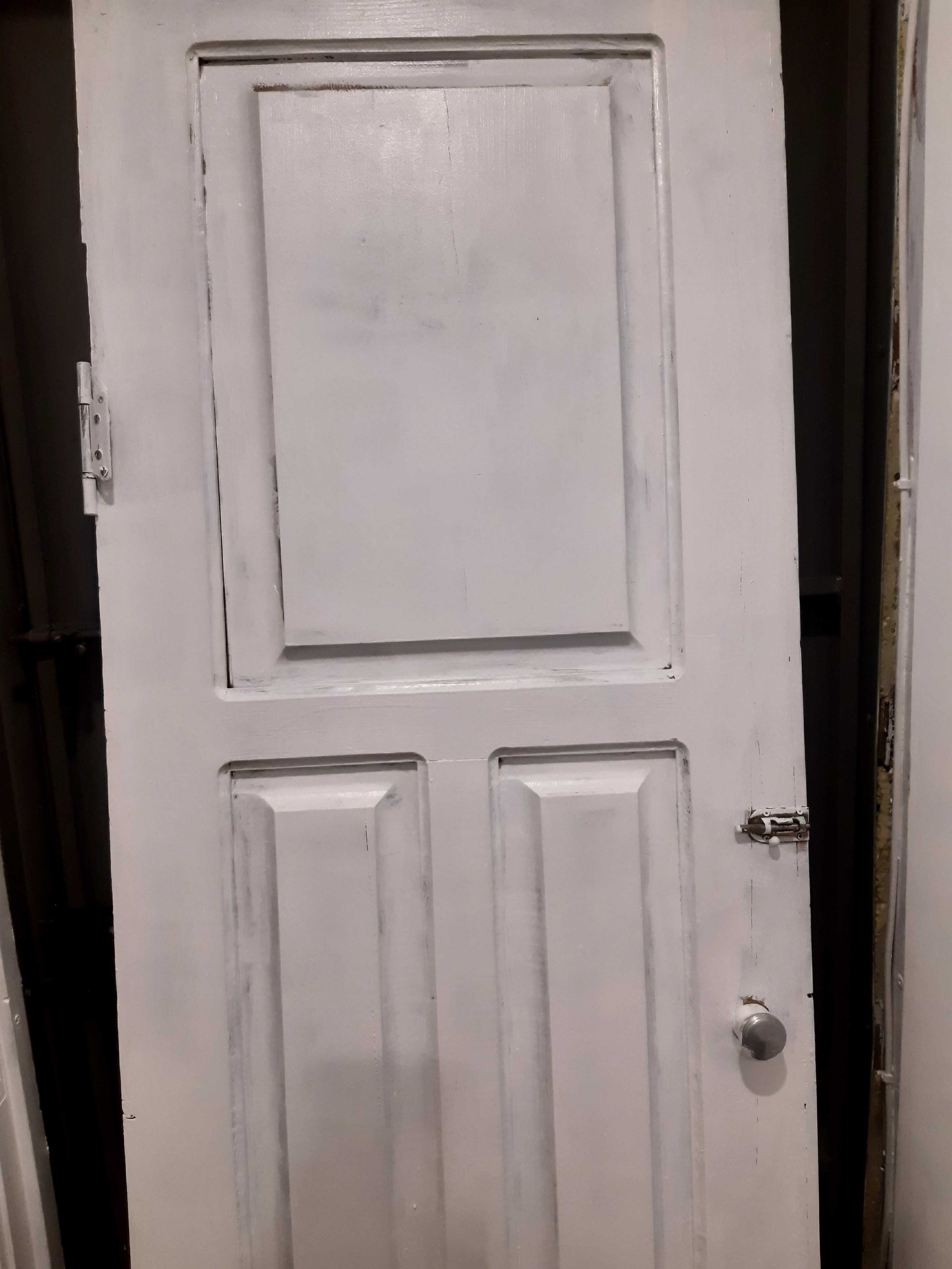 Дверь между комнатную