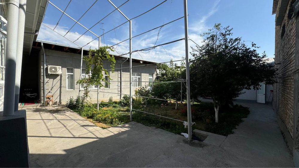 Chilonzor 20 kvda hovli sotiladi.