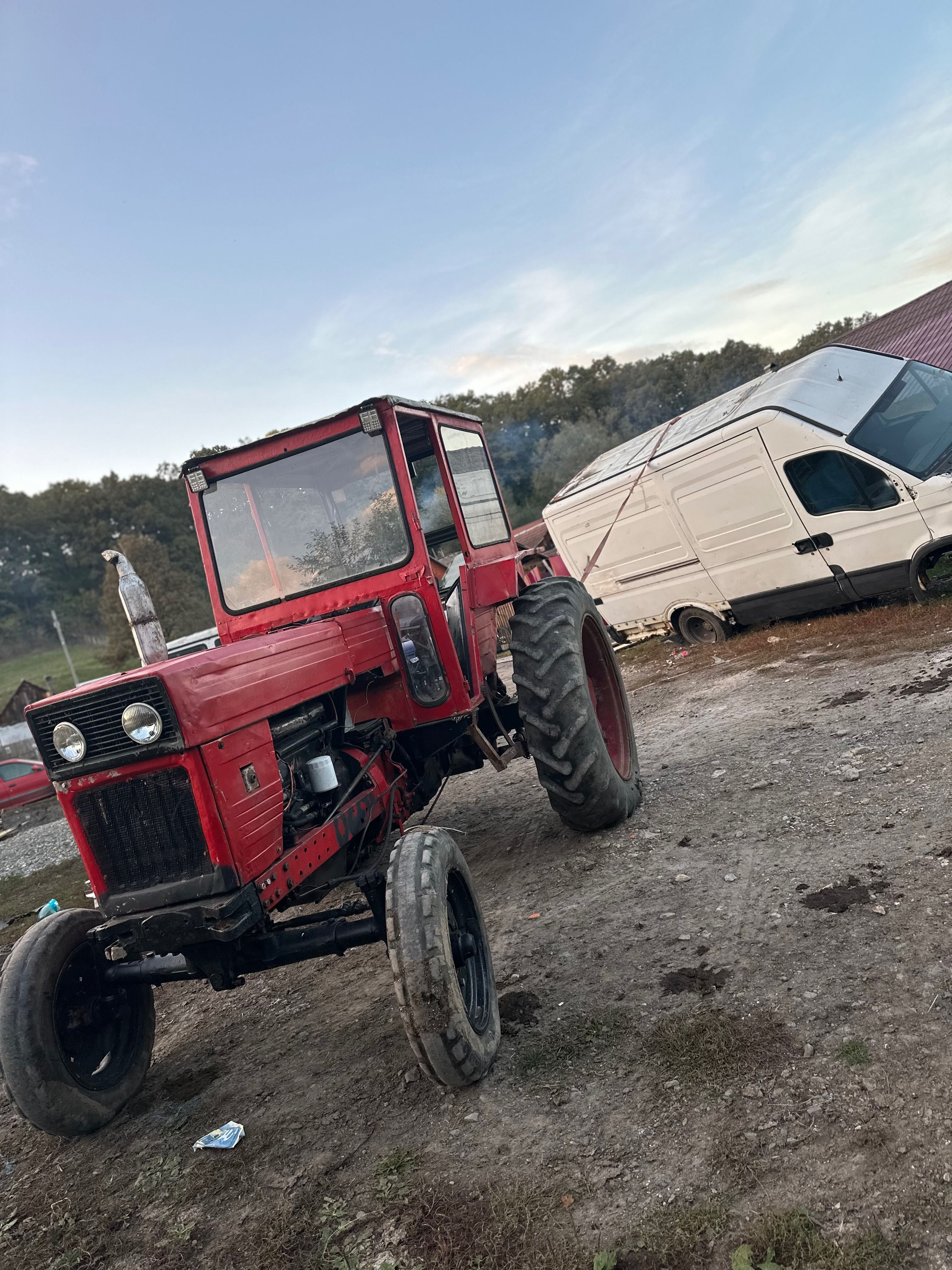 Vând tractor u650