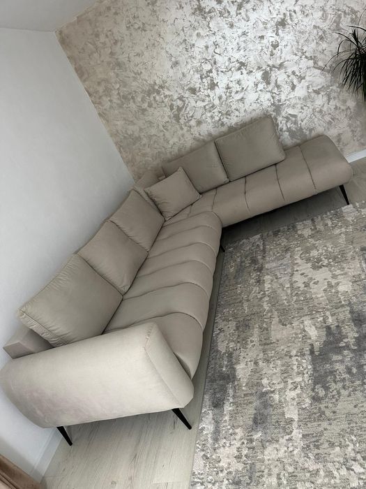 Vând colțar folosit câteva luni stare impecabilă 2m /3m