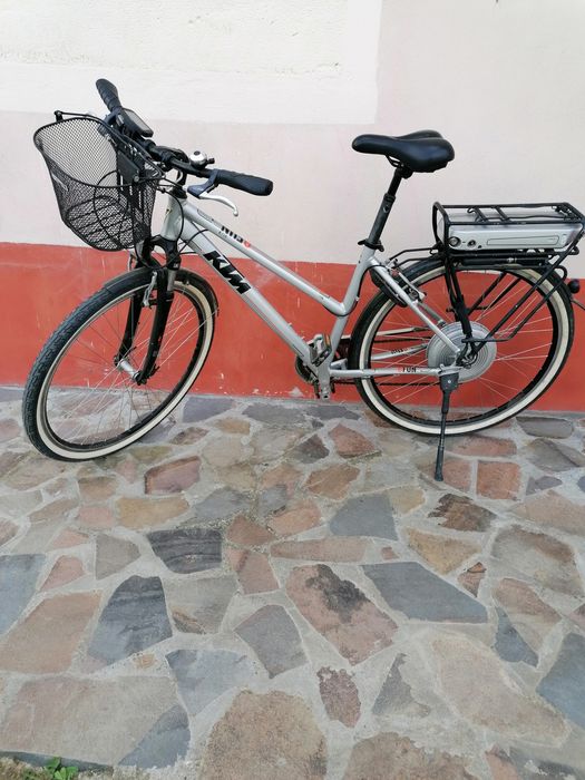 Vând bicicleta electrica dame KTM