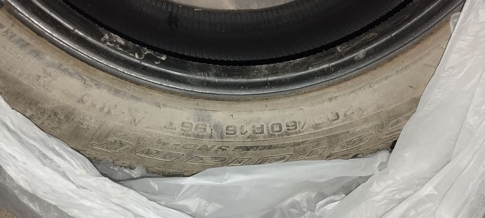 Продам комплект шин зимние шипованные в хорошем состоянии