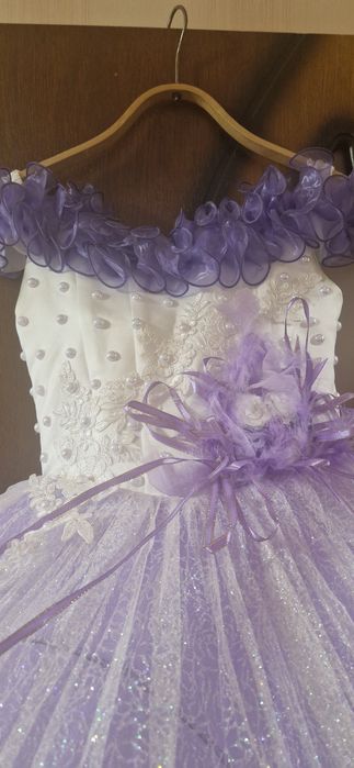 Продаётся нарядное платье для девочки
