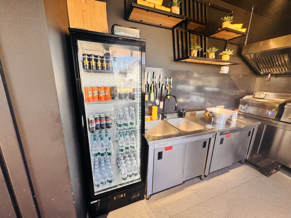 Vand chiosc tip toneta din structura metalica