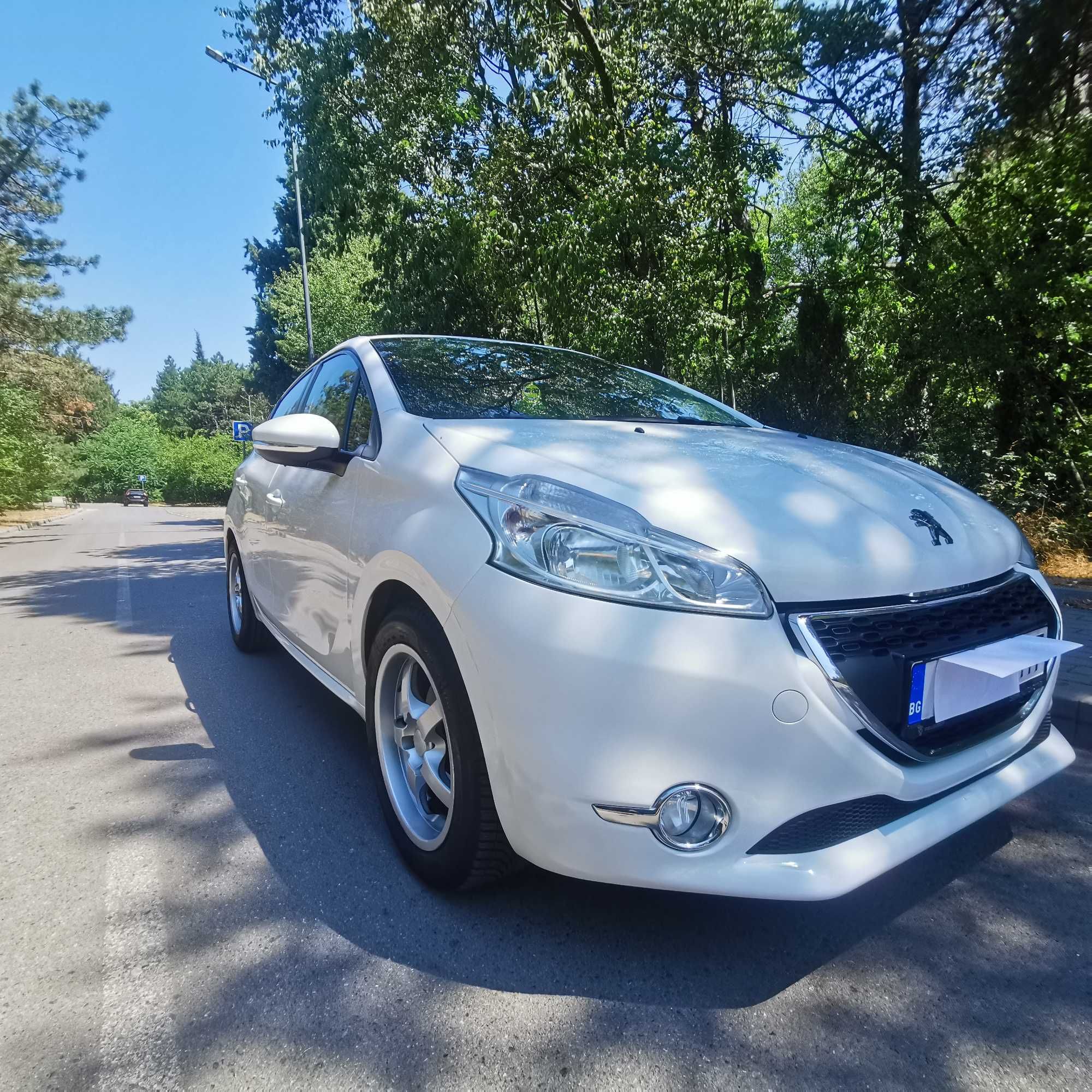 Peugeot 208, 2014 За витрина