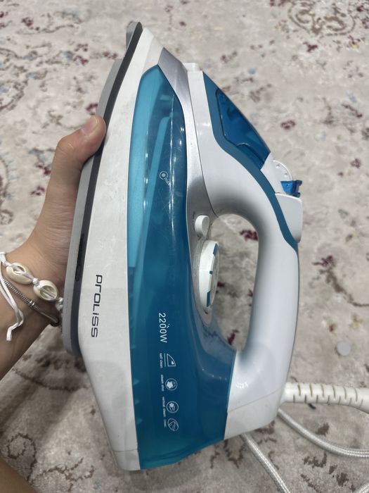 Гладильная доска с утюгом