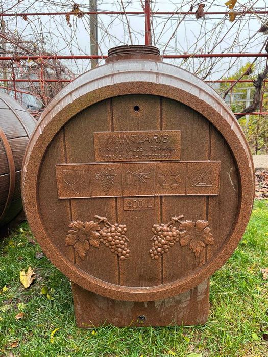Butoaie de vin fibră de sticlă 200/300L și plastic 400L