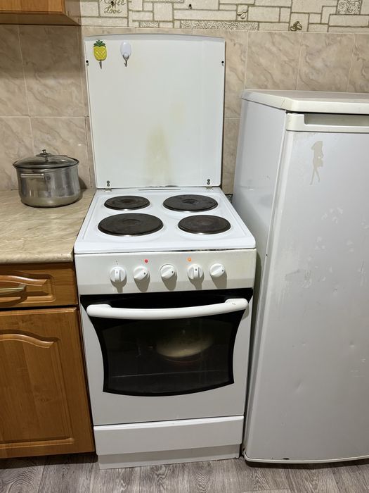 Продаю печку с духовкой.