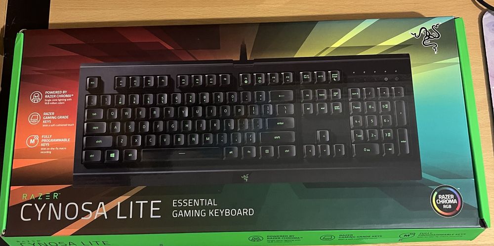 Vând tastatură Razer Cynosa Lite