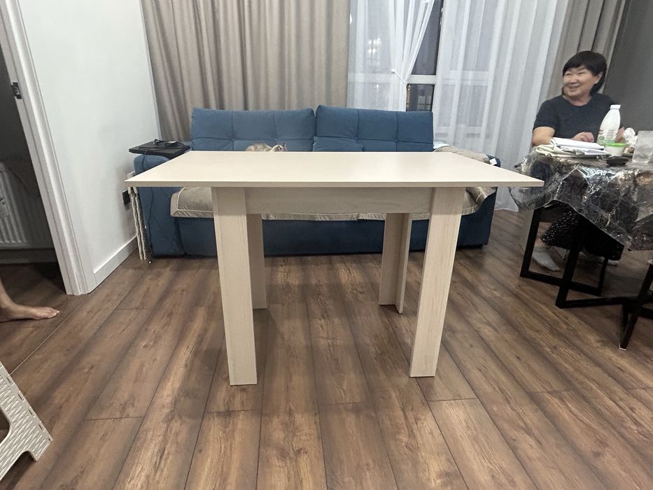 Продам обеденный стол