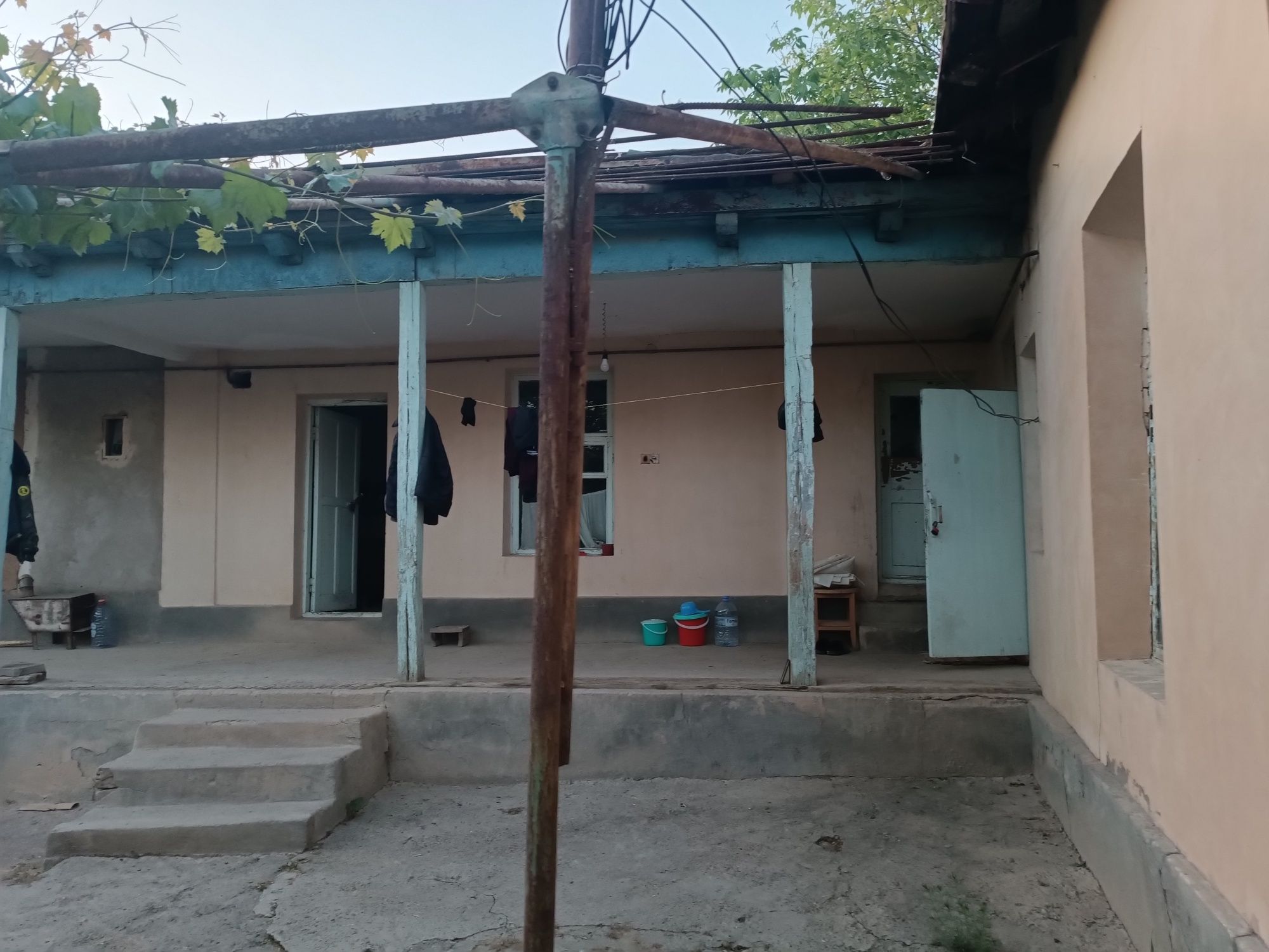 Qibray tumanida hovli sotiladi
