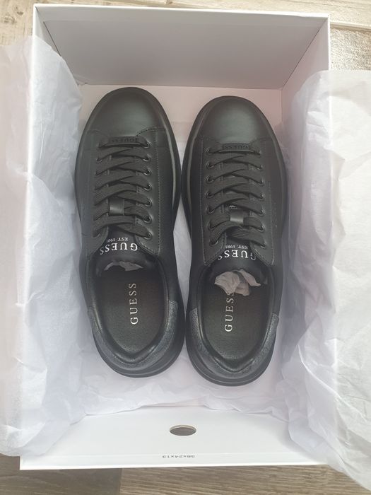Мъжки обувки на GUESS