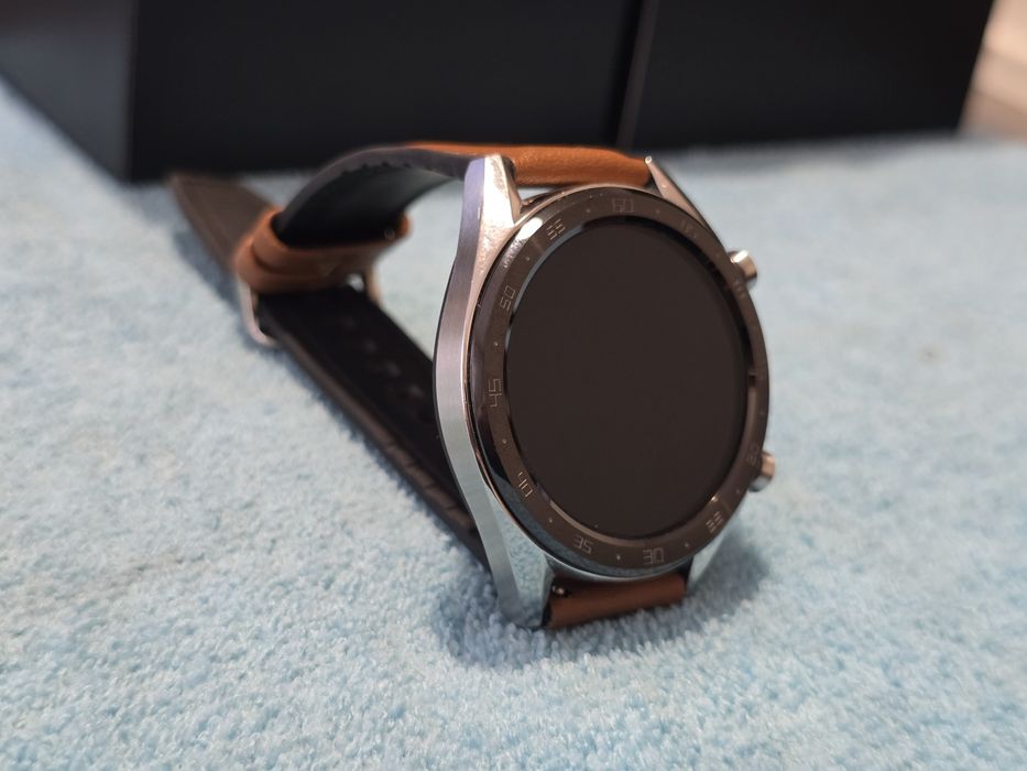 Huawei watch GT .
