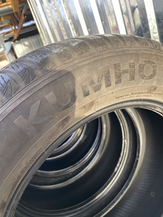 225/60/17 Кумхо Зимни