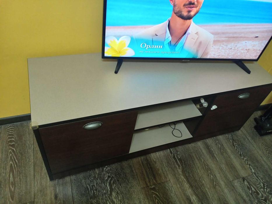 Тв шкаф 138/46/50 материал 18мм,без забележки