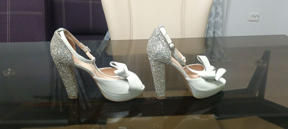 Accesorii, Sandale de mireasa