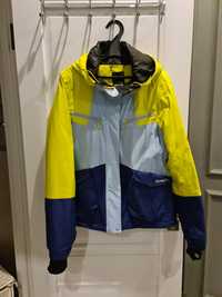Женская  спортивная куртка идеальна для пеших и велосипедных прогулок