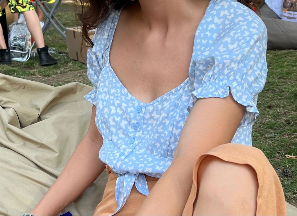 Vând top cu fluturi c&a